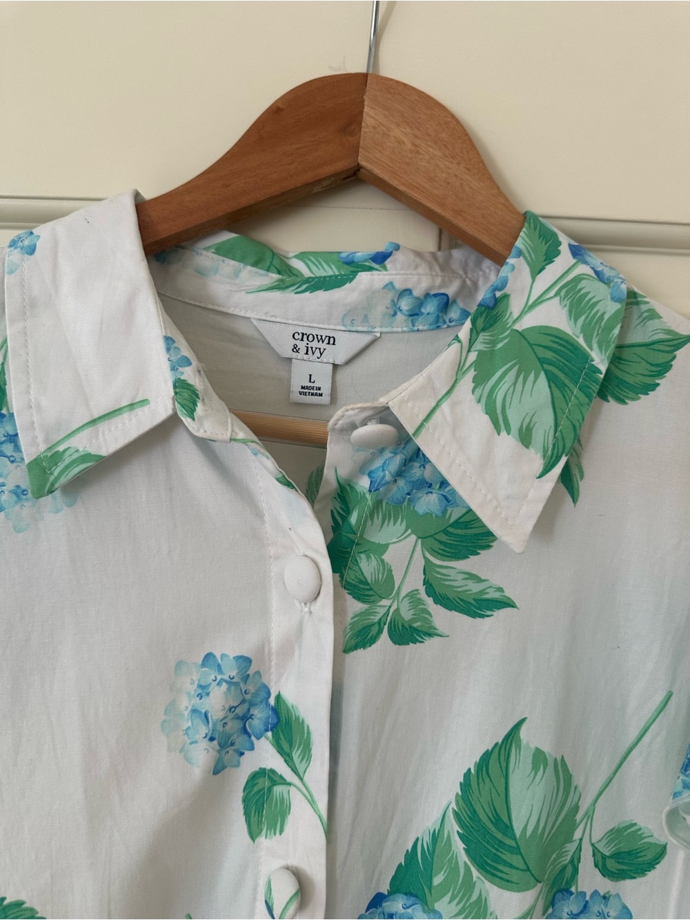 Women’s White Floral Button-Front Dress with Blue & Green Hydrangea Print - Picture 3 of 5